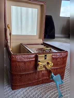 WOLF DESIGNS Croc Embossed Leather Locking Travel Luxury Small Jewelry Box EUC
